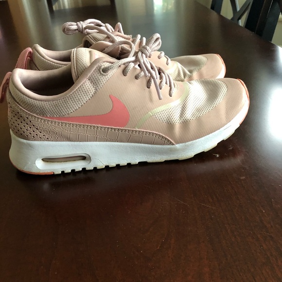 PINK NIKES! - Picture 2 of 6